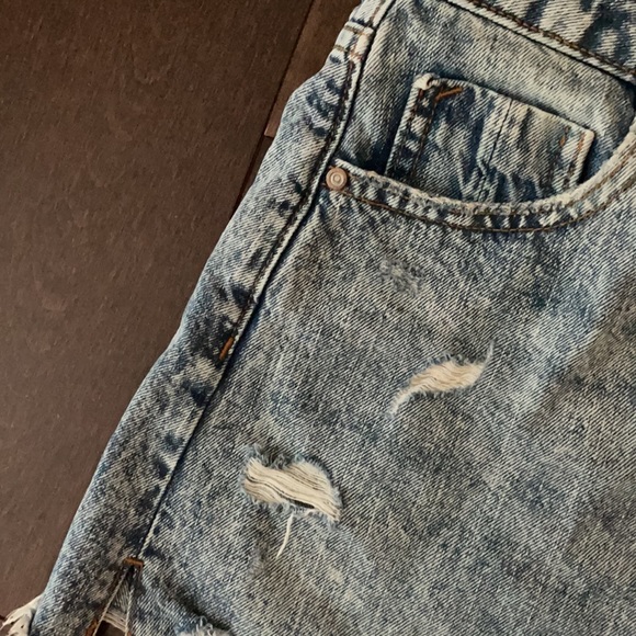 Zara Distressed Denim Shorts - Picture 5 of 7